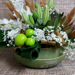 זר/סידור מפרחים לשולחן מהודר לראש השנה